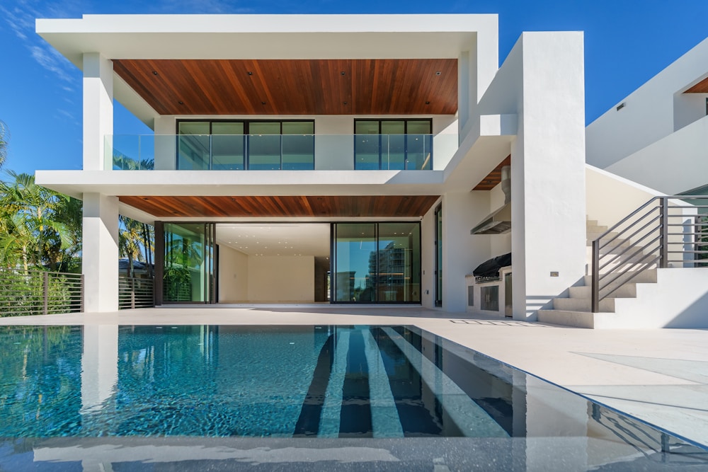 Villa pieds-dans-l'eau con accesso mare privato